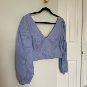 UO Puffy shoulder cropped top